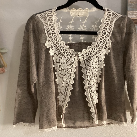 A’reve cropped summer weight sweater - Picture 5 of 9